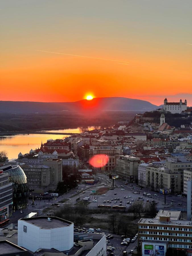 Voir Apartment Bratislava Eksteriør bilde